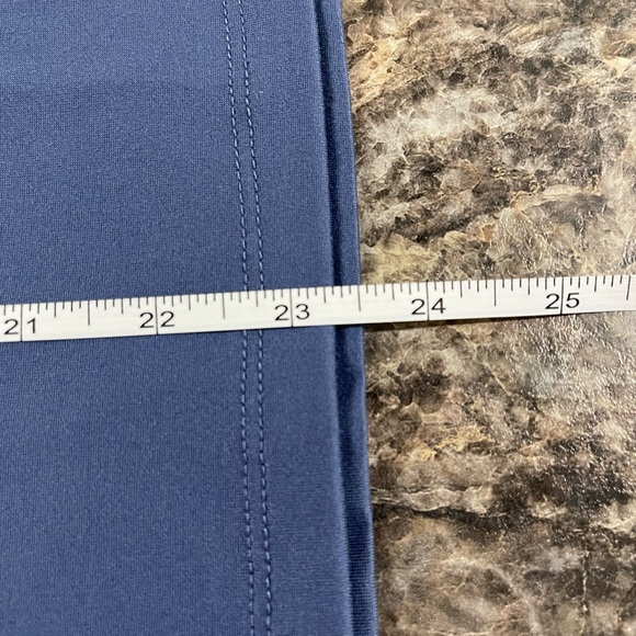 Women's Blue Ink & Ivy Sleeveless V-Neck tank Size S Casual with built in bra - Picture 7 of 9